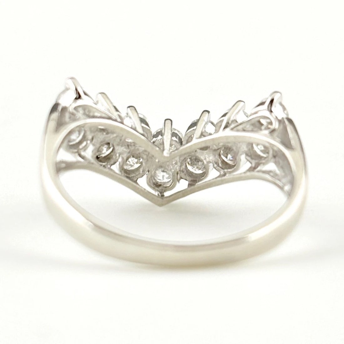 MELEE DIAMOND DESIGN PLATINUM RING - 4