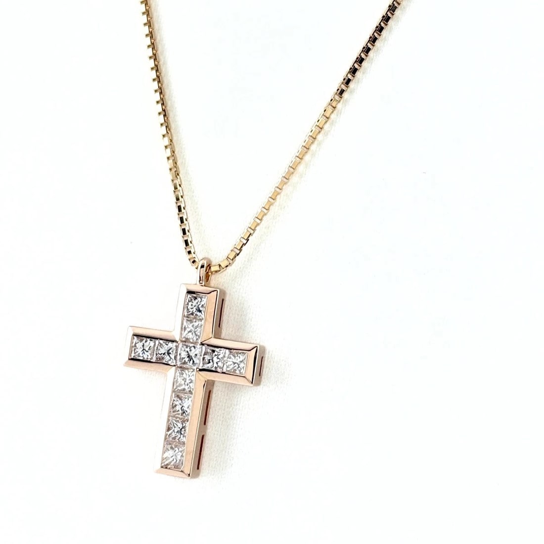 CROSS MOTIF DESIGN NECKLACE PG PENDANT: Cross motif design Necklace PG Pendant Brand: Unbranded Type/Style: Necklace Material: 18K Pink Gold, Main Stone/Creation Natural Color: Pink Gold Size: Chain width 1.0mm(0.0") Total length of the