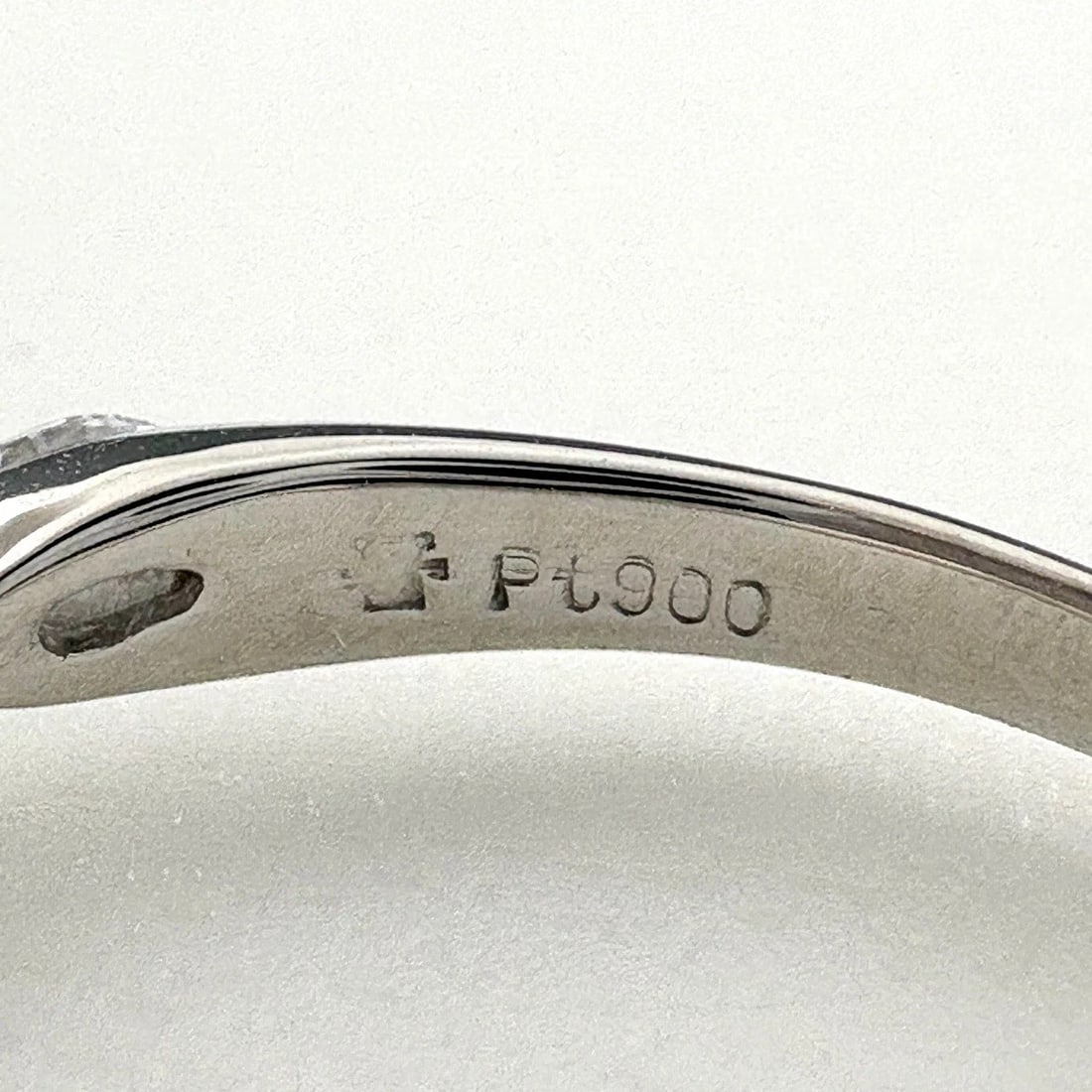 MELEE DIAMOND DESIGN PLATINUM RING - 4