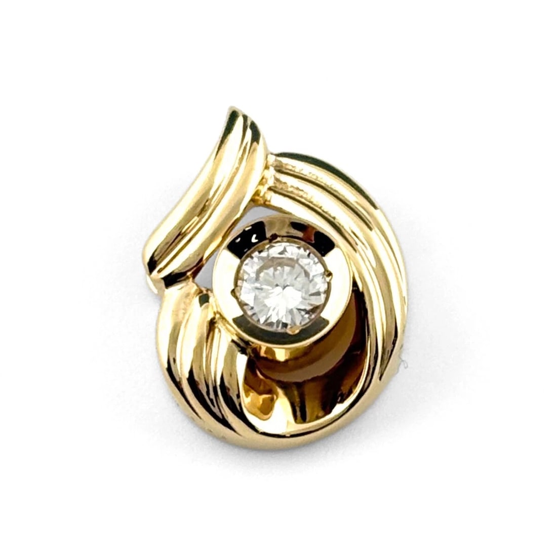 DIAMOND YELLOWGOLD PENDANT HEAD: Diamond YellowGold Pendant Head Brand: Unbranded Type/Style: Pendant Head Material: 18KYellowGold, Main Stone/Creation Natural Color: YellowGold Size: Pendant size 15.8?11.6mm(0.6") Inside diameter