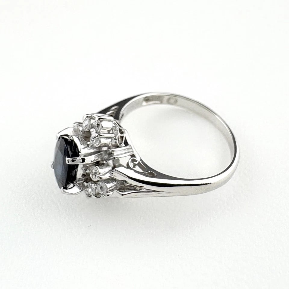 SAPPHIRE DESIGNPLATINUM MELEE DIAMOND RING (1 of 4)