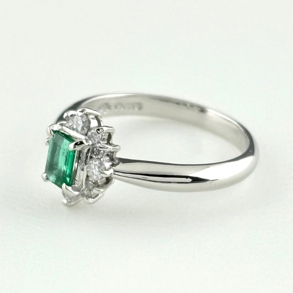 EMERALD DESIGN PLATINUM MELEE DIAMOND RING: emerald design Platinum melee diamond Ring Brand: Unbranded Type/Style: Ring Material: Pt850, Main Stone/Creation Emerald diamond Color: None Size: US 6 Accessories: None Accessories Notice: When