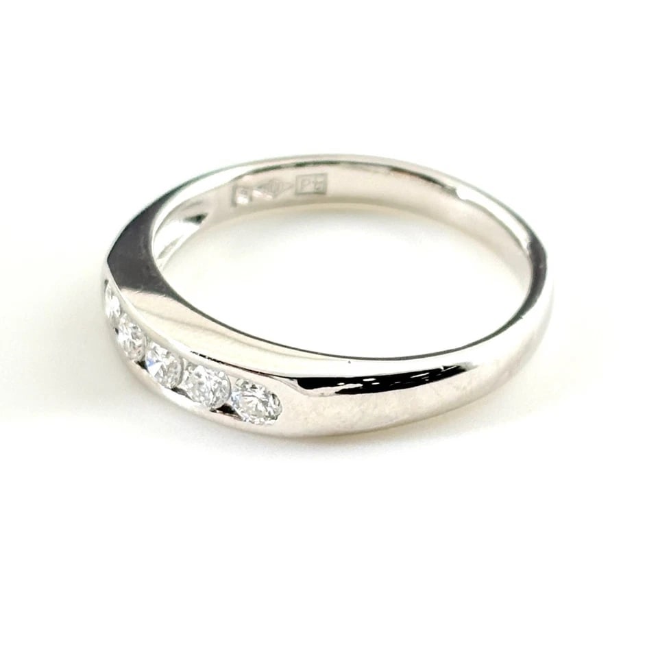 MELEE DIAMOND DESIGN PLATINUM RING: melee diamond design Platinum Ring Brand: Unbranded Type/Style: Ring Material: Pt900, Main Stone/Creation Natural Color: None Size: US 7 to 7.5 Accessories: None Accessories Notice: When purchasing