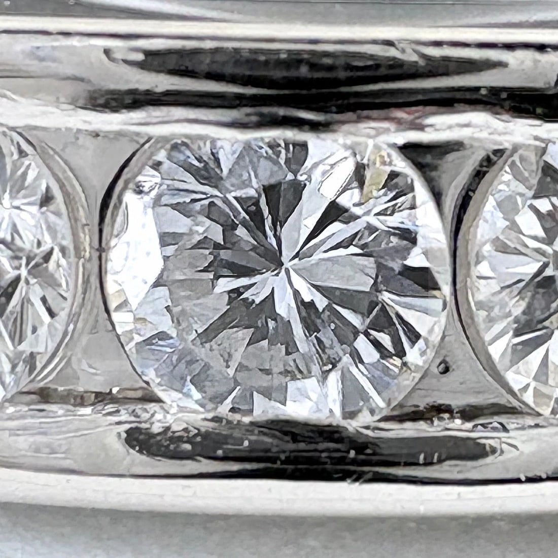 MELEE DIAMOND DESIGN PLATINUM RING - 2