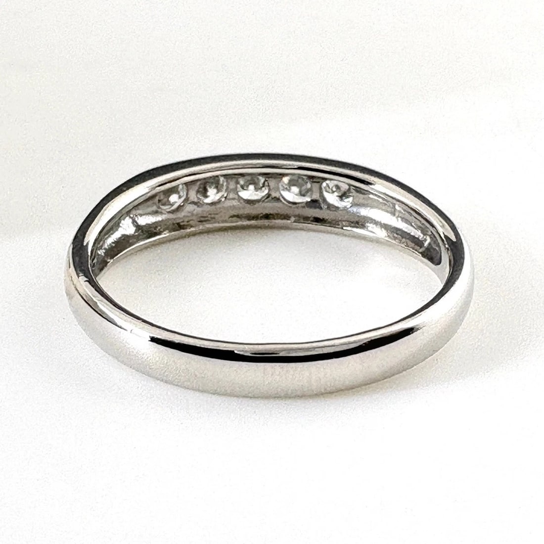 MELEE DIAMOND DESIGN PLATINUM RING - 4