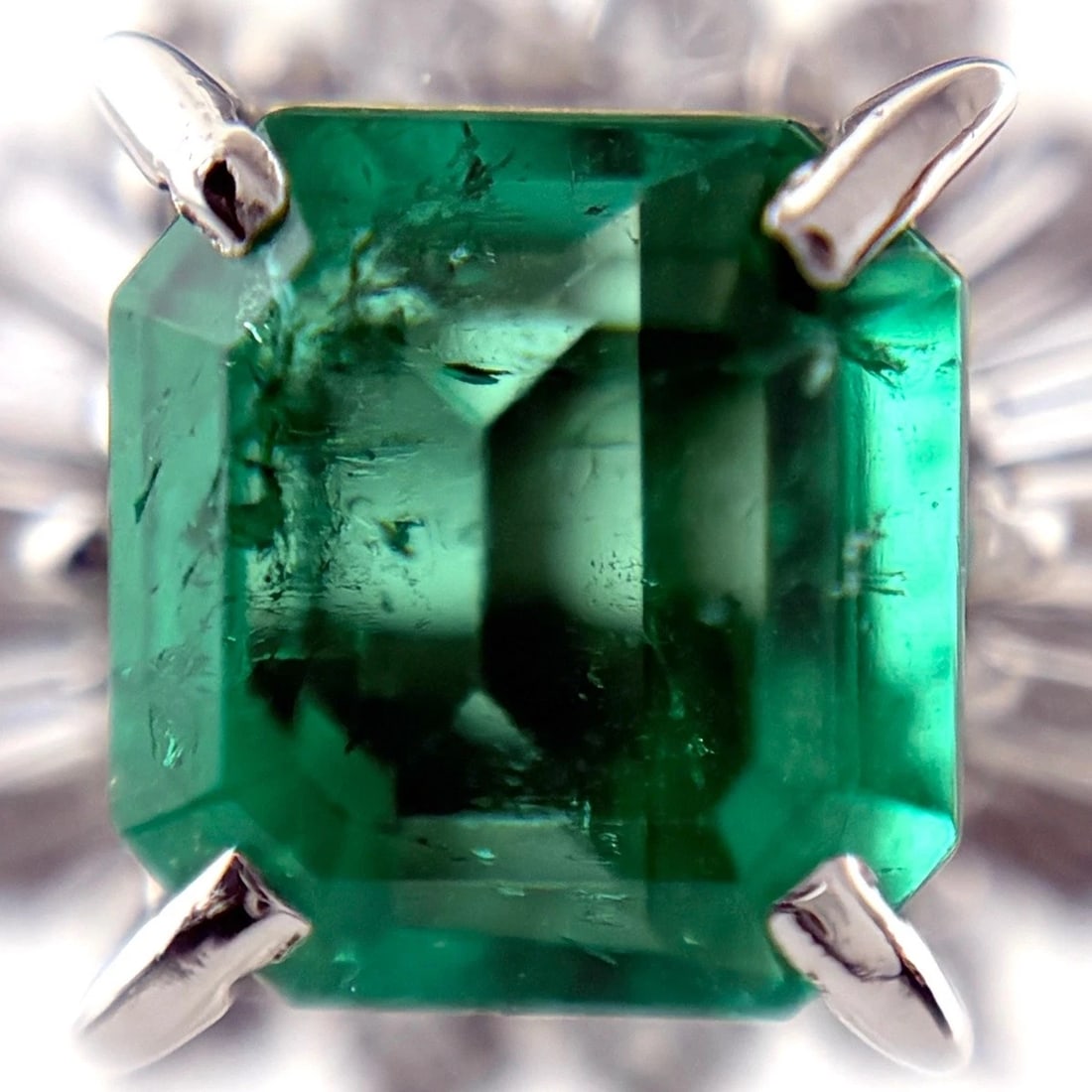 EMERALD DESIGN PLATINUM MELEE DIAMOND RING - 2