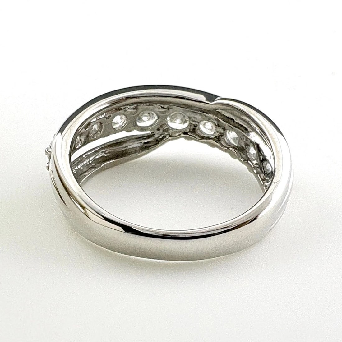 MELEE DIAMOND DESIGN PLATINUM RING - 3
