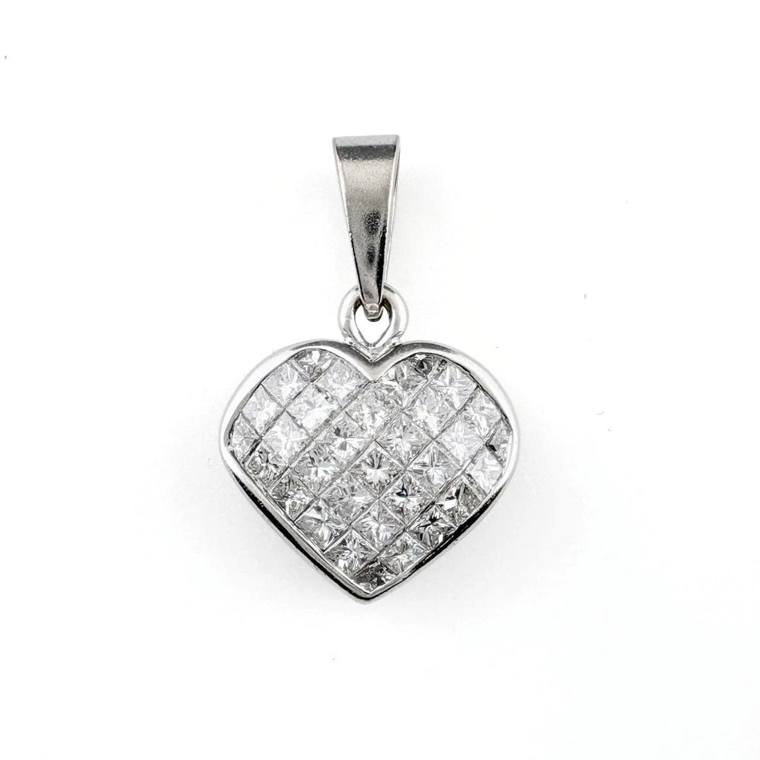 HEART MOTIF PENDANT HEAD WG DIAMOND: Heart motif Pendant Head WG diamond Brand: Unbranded Type/Style: Pendant Head Material: 18KWhite Gold, Main Stone/Creation Natural Color: White Gold Size: Total length of the pendant head including a