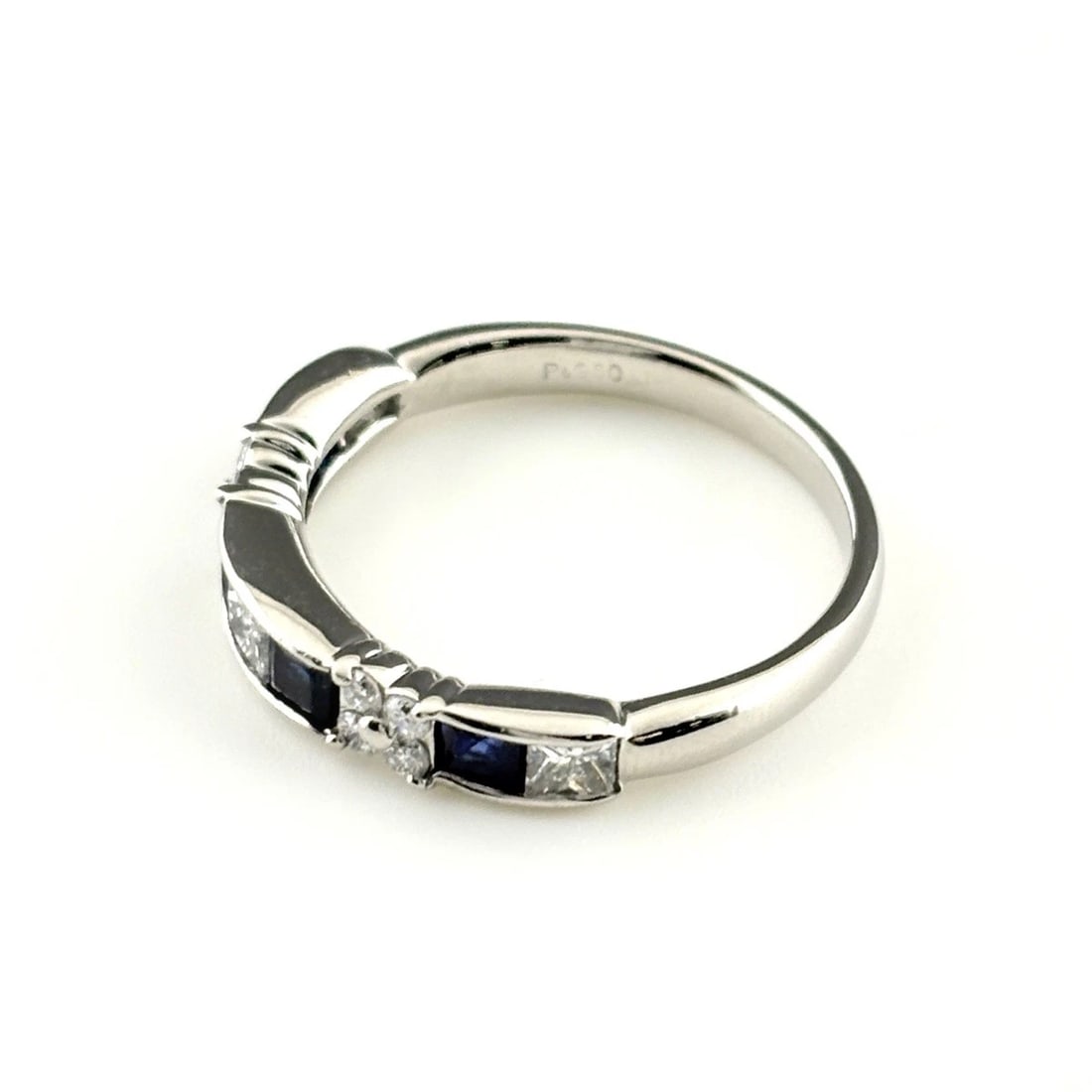 SAPPHIRE DESIGN PLATINUM MELEE DIAMOND RING: sapphire design Platinum melee diamond Ring Brand: Unbranded Type/Style: Ring Material: Pt900, Main Stone/Creation sapphire diamond Color: None Size: US 6.5 Accessories: None Accessories Notice: When