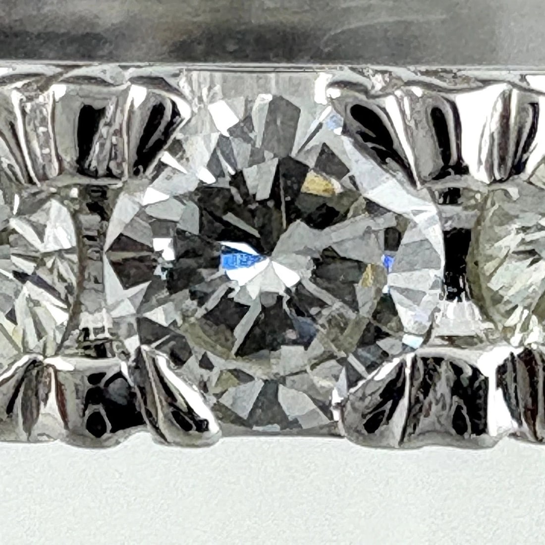 MELEE DIAMOND DESIGN PLATINUM RING - 2