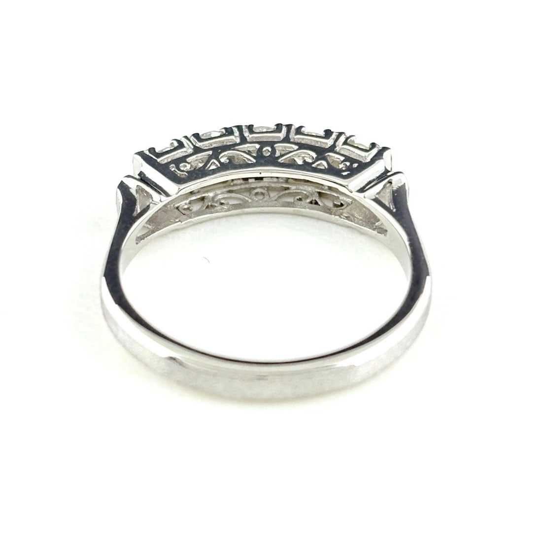MELEE DIAMOND DESIGN PLATINUM RING - 4