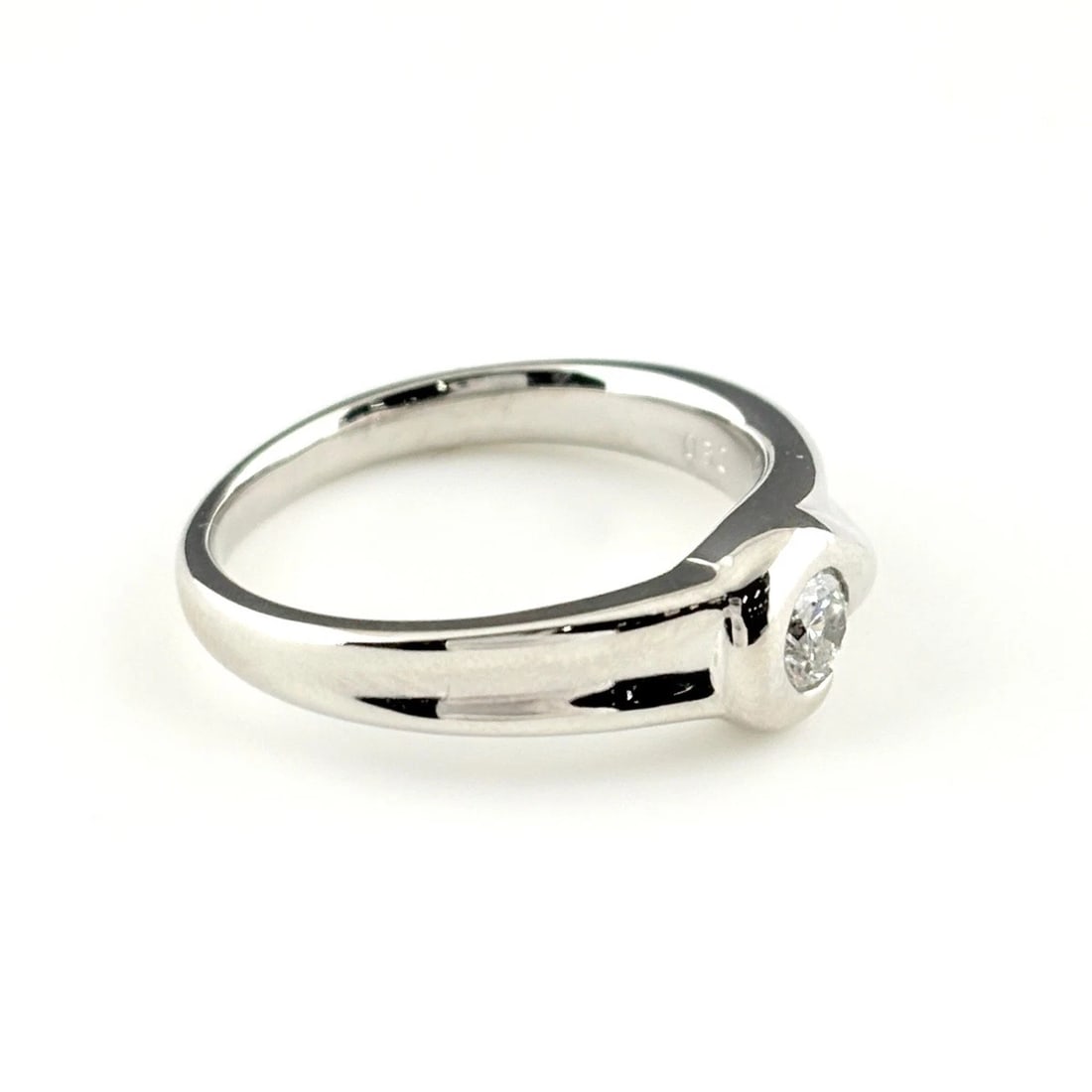 RING PLATINUM RINGPT850 DIAMOND: ring Platinum RingPt850 diamond Brand: Unbranded Type/Style: Ring Material: Pt850, Main Stone/Creation Natural Color: Silver Size: US 7 to 7.5 Accessories: None Accessories Notice: When pu