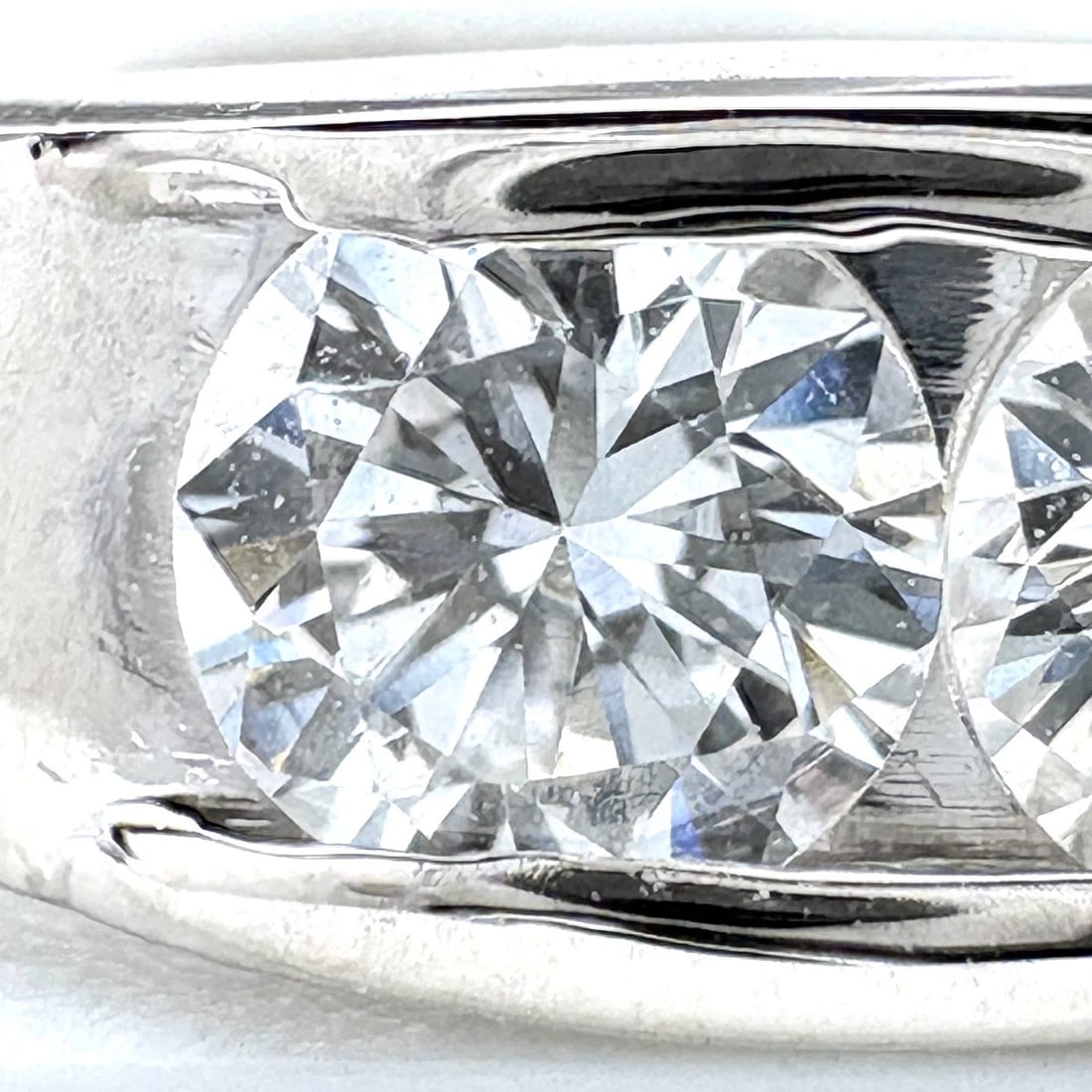 MELEE DIAMOND DESIGN PLATINUM RING - 2