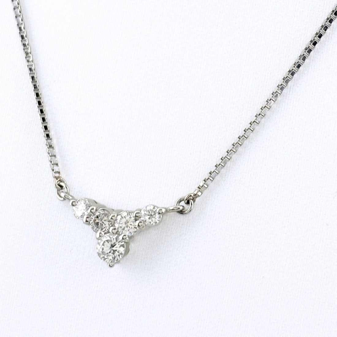 MELEE DIAMOND DESIGN NECKLACE PLATINUM PENDANT: melee diamond design necklace Platinum Pendant Brand: Unbranded Type/Style: Necklace Material: Pt850, Main Stone/Creation Natural Color: None Size: Chain / code 42cm(16.5")Chain width 1.0mm(0.0")