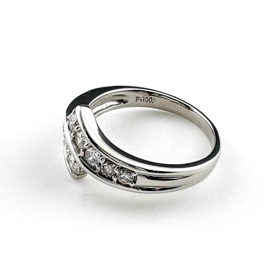 MELEE DIAMOND DESIGN PLATINUM RING: melee diamond design Platinum Ring Brand: Unbranded Type/Style: Ring Material: Pt1000, Main Stone/Creation Natural Color: None Size: US 5 Accessories: None Accessories Notice: When purchas