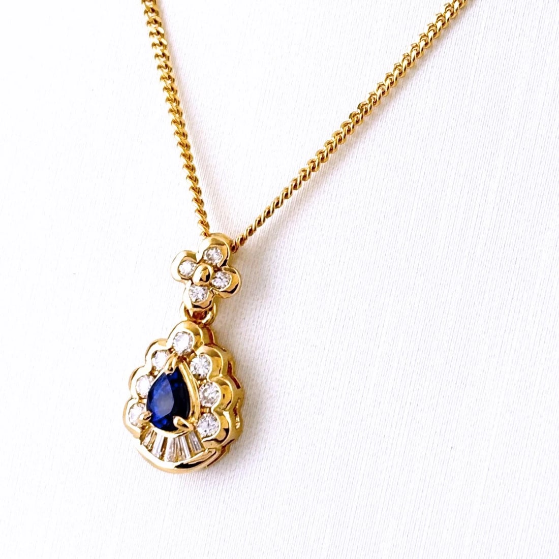 SAPPHIRE DESIGN YELLOWGOLD PENDANT NECKLACE (1 of 3)