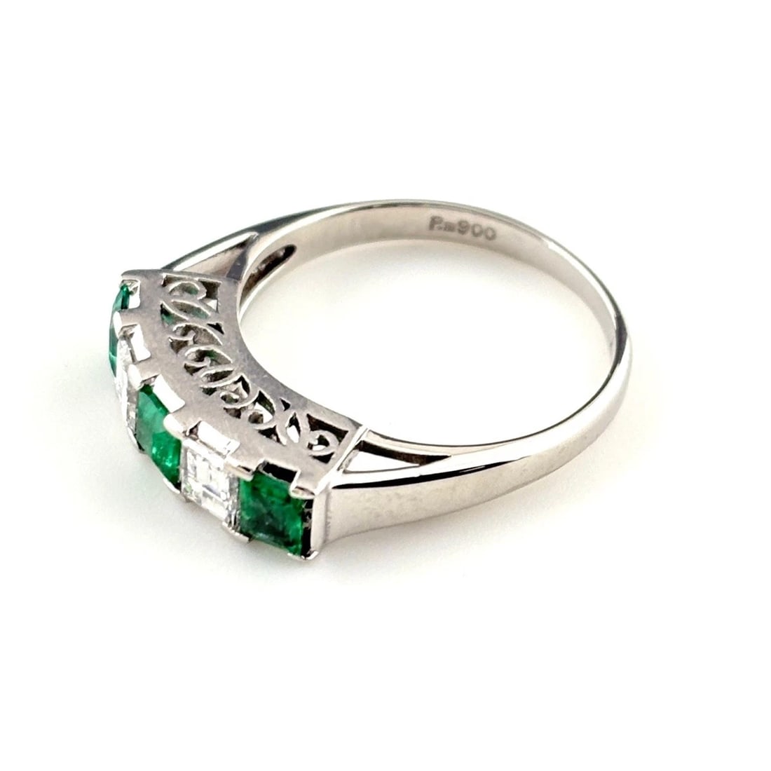 SAPPHIRE DESIGNPLATINUM MELEE DIAMOND RING: sapphire designPlatinum melee diamond Ring Brand: Unbranded Type/Style: Ring Material: Pt900, Main Stone/Creation Emerald diamond Color: None Size: US 5 to 5.5 Accessories: None Accessories Notice: