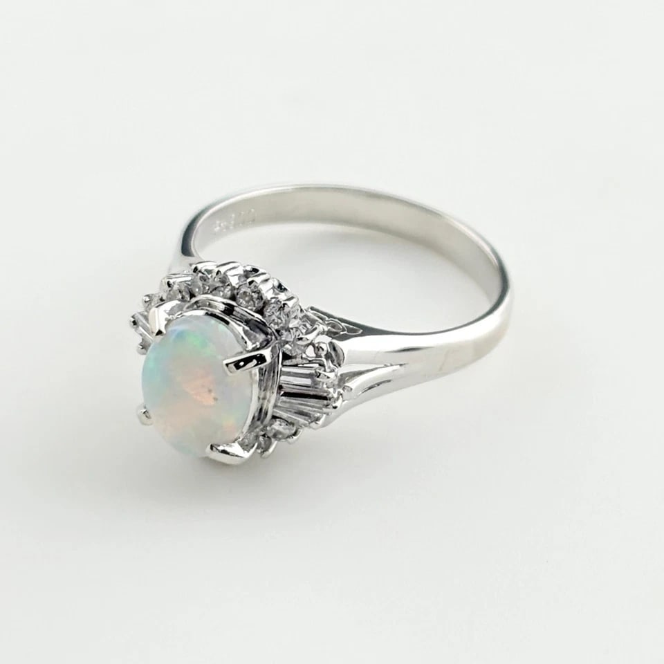 OPAL DESIGN PLATINUM MELEE DIAMOND RING: opal design Platinum melee diamond Ring Brand: Unbranded Type/Style: Ring Material: Pt900, Main Stone/Creation opal?diamond Color: None Size: US 6 to 6.5 Accessories: None Accessories Notice: When
