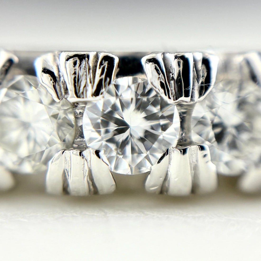 MELEE DIAMOND DESIGN PLATINUM RING - 2