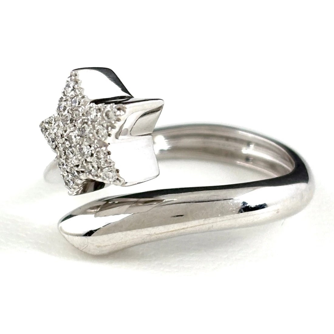 PONTE VECCHIO STAR DIAMOND STAR RING 750: Ponte Vecchio Star diamond star Ring 750 Brand: Ponte Vecchio Type/Style: Ring Material: 750, Main Stone/Creation Natural Color: none Size: US 5.5 to 6 Accessories: None Accessories Notice: When