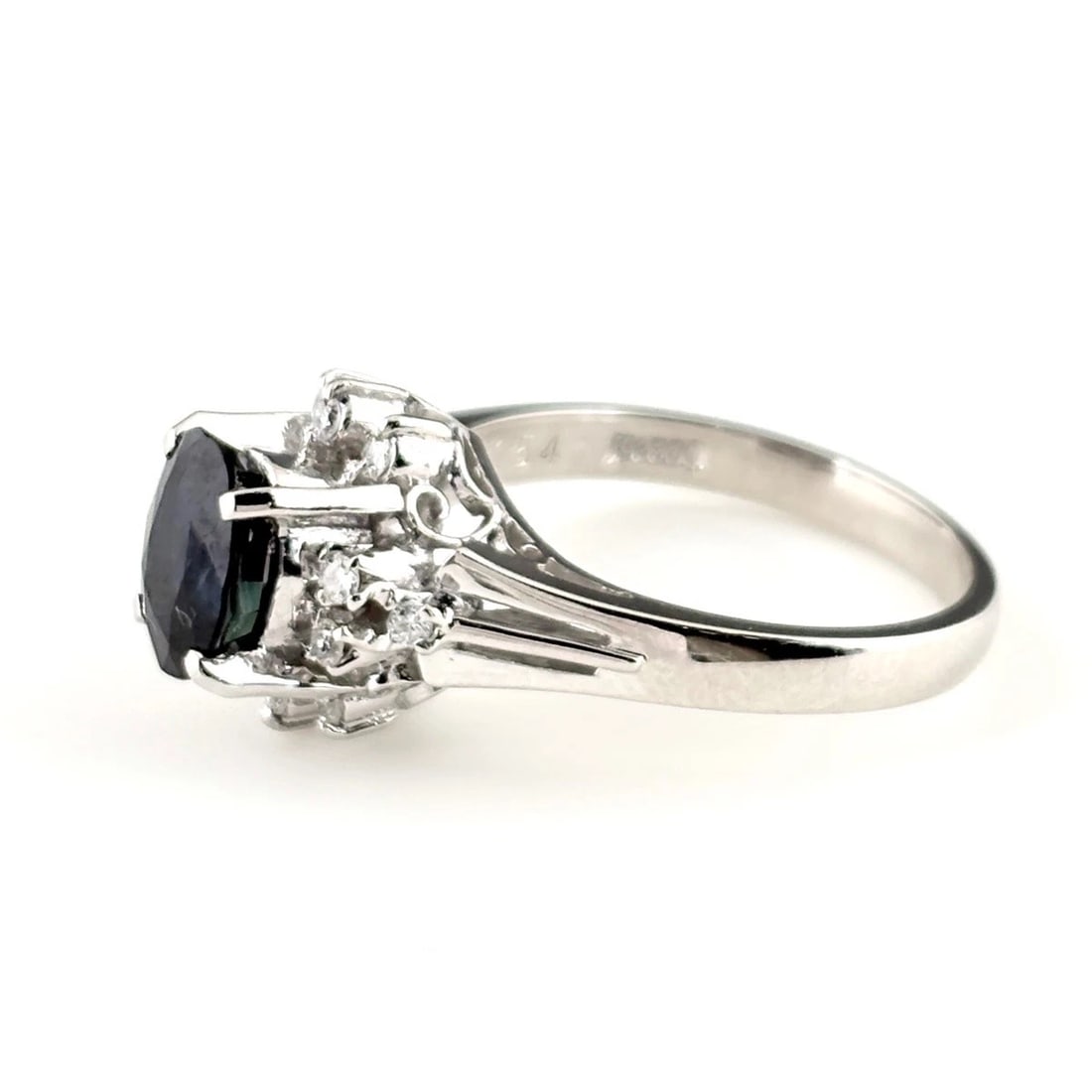 SAPPHIRE DESIGNPLATINUM MELEE DIAMOND RING: sapphire designPlatinum melee diamond Ring Brand: Unbranded Type/Style: Ring Material: Pt900, Main Stone/Creation sapphire diamond Color: None Size: US 6 Accessories: None Accessories Notice: When