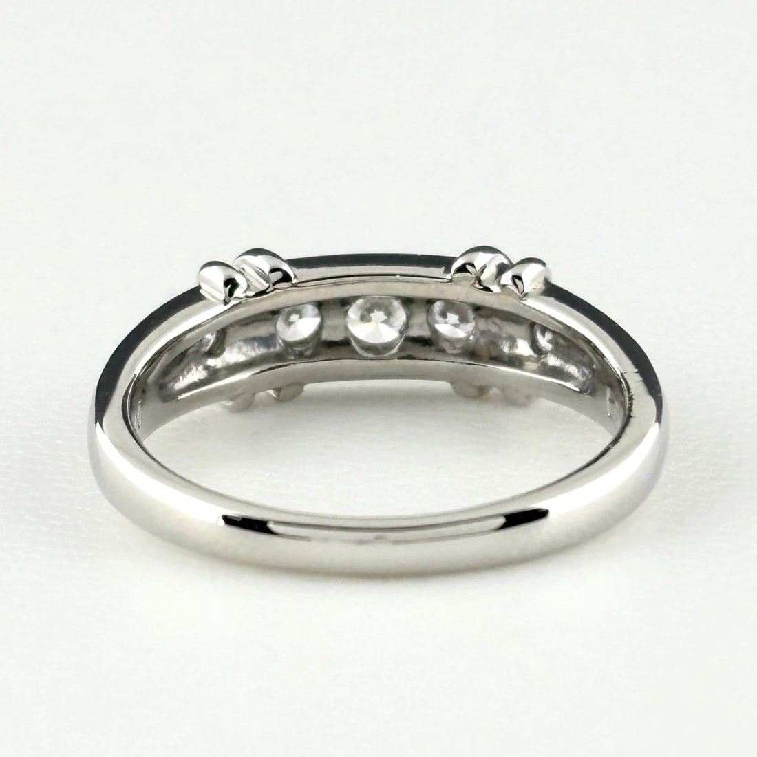 MELEE DIAMOND DESIGN PLATINUM RING - 4