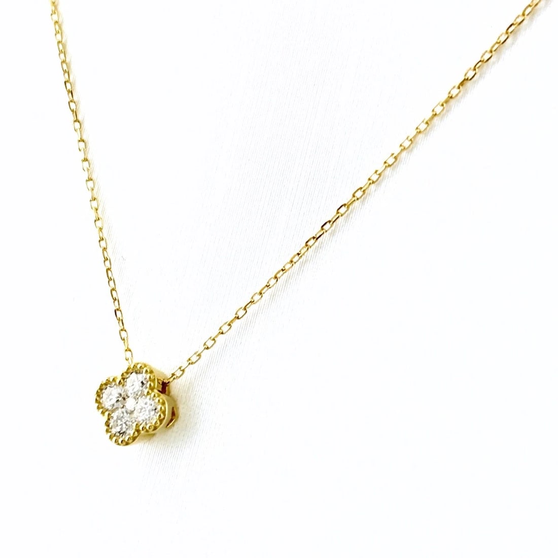 PONTE VECCHIO MELEE DIAMOND DESIGN YELLOWGOLD PENDANT NECKLACE: Ponte Vecchio melee diamond design YellowGold Pendant Necklace Brand: Ponte Vecchio Type/Style: Necklace Material: 18KYellowGold, Main Stone/Creation Natural Color: YellowGold Size: Chain / code 39.5c