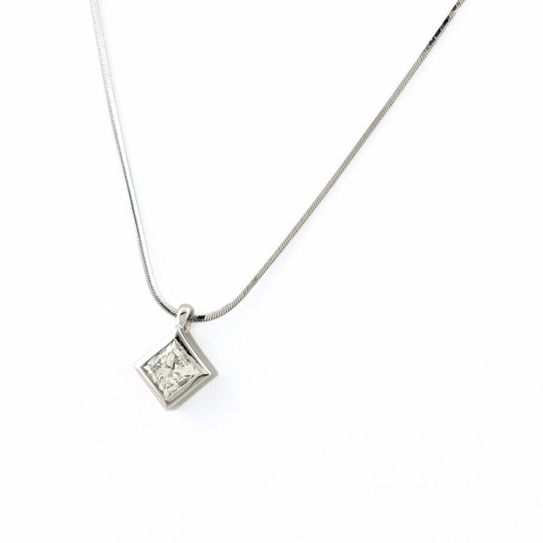 DIAMOND NECKLACE PT900 PT850 DIAMOND: Diamond Necklace Pt900 Pt850 diamond Brand: Unbranded Type/Style: Necklace Material: Pt900 Pt850, Main Stone/Creation Natural Color: Silver Size: Chain width 0.9mm(0.0") Pendant size 12.7?9.7mm(0.5") 