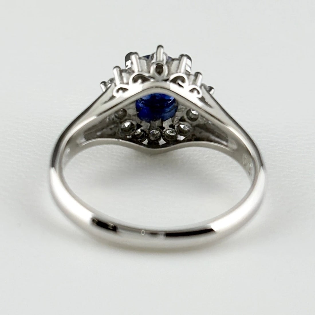 SAPPHIRE DESIGNPLATINUM MELEE DIAMOND RING - 3