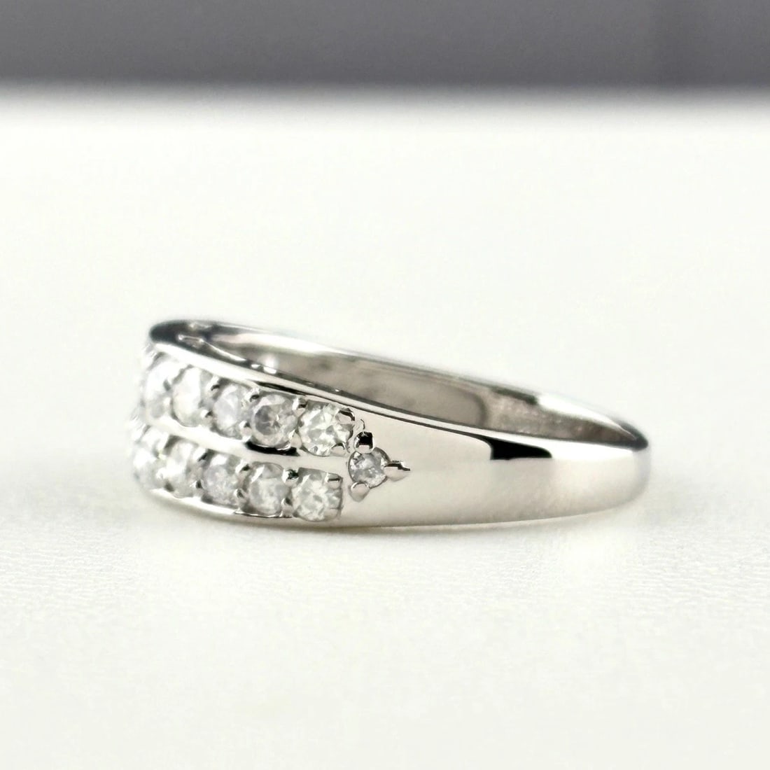 MELEE DIAMOND DESIGN PLATINUM RING - 3