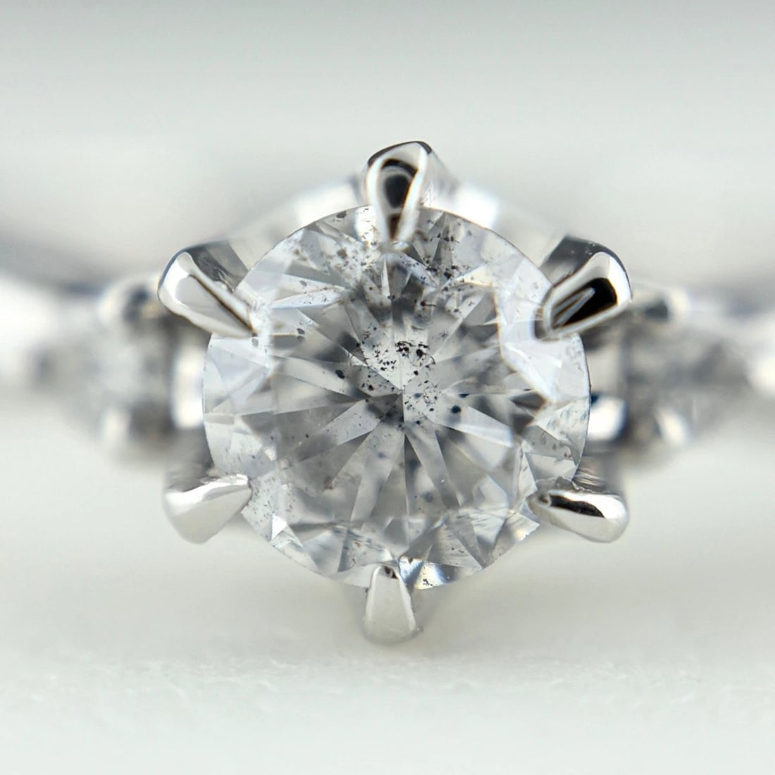 MELEE DIAMOND DESIGN PLATINUM RING: melee diamond design Platinum Ring Brand: Unbranded Type/Style: Ring Material: Pt900, Main Stone/Creation Natural Color: None Size: US 6 Accessories: None Accessories Notice: When purchasing