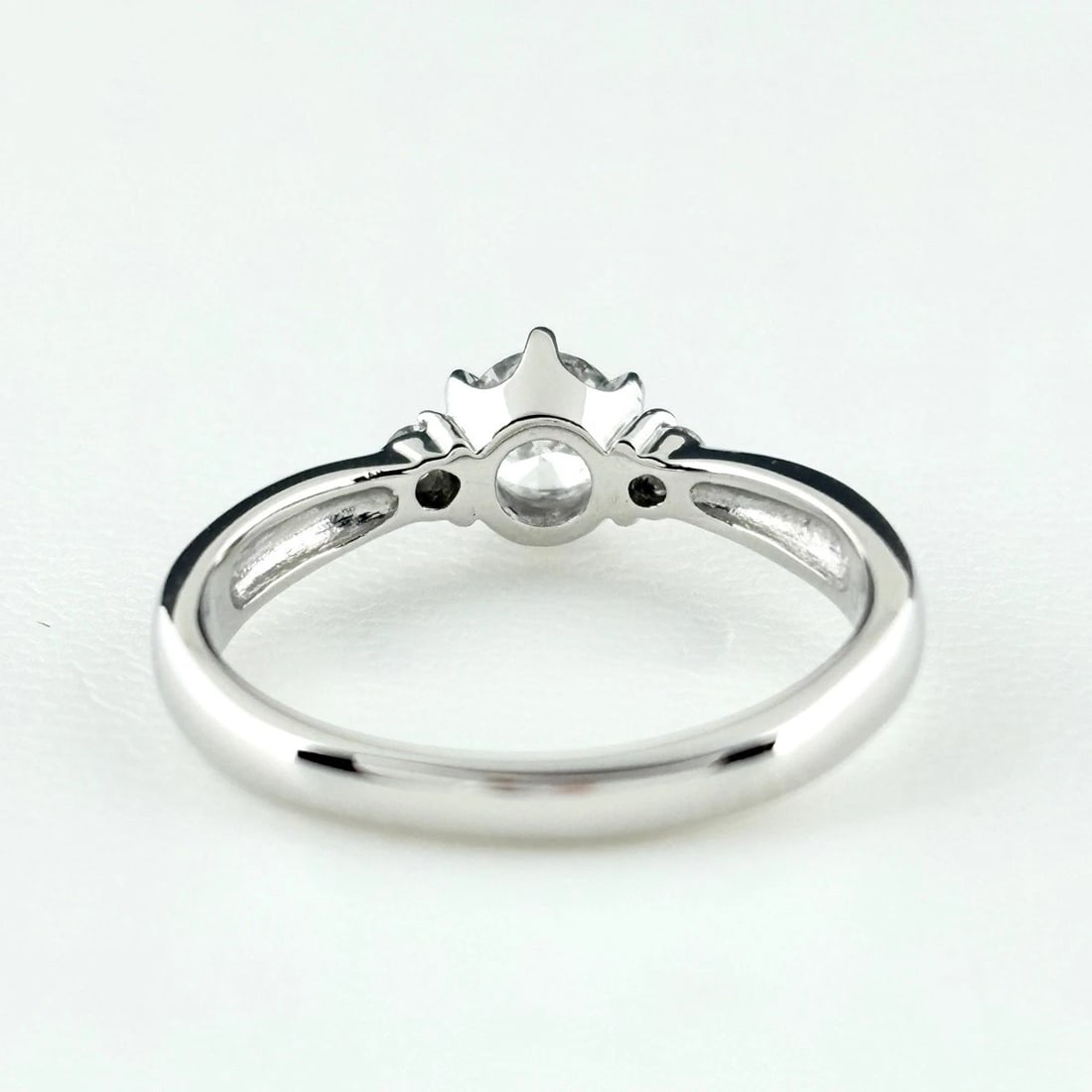 MELEE DIAMOND DESIGN PLATINUM RING - 2