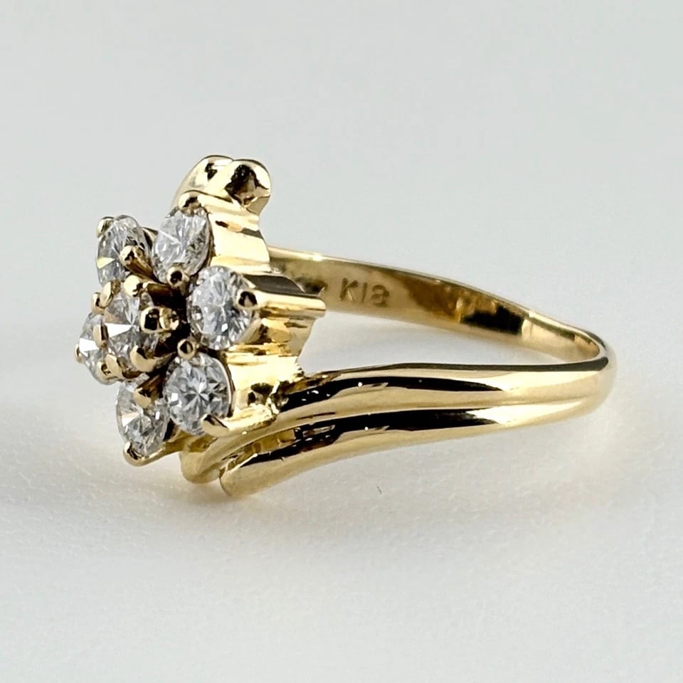 MELEE DIAMOND DESIGN YG YELLOWGOLD RING: melee diamond design YG YellowGold Ring Brand: Unbranded Type/Style: Ring Material: 18K, Main Stone/Creation Natural Color: YellowGold Size: US 6.5 to 7 Accessories: None Accessories Notic