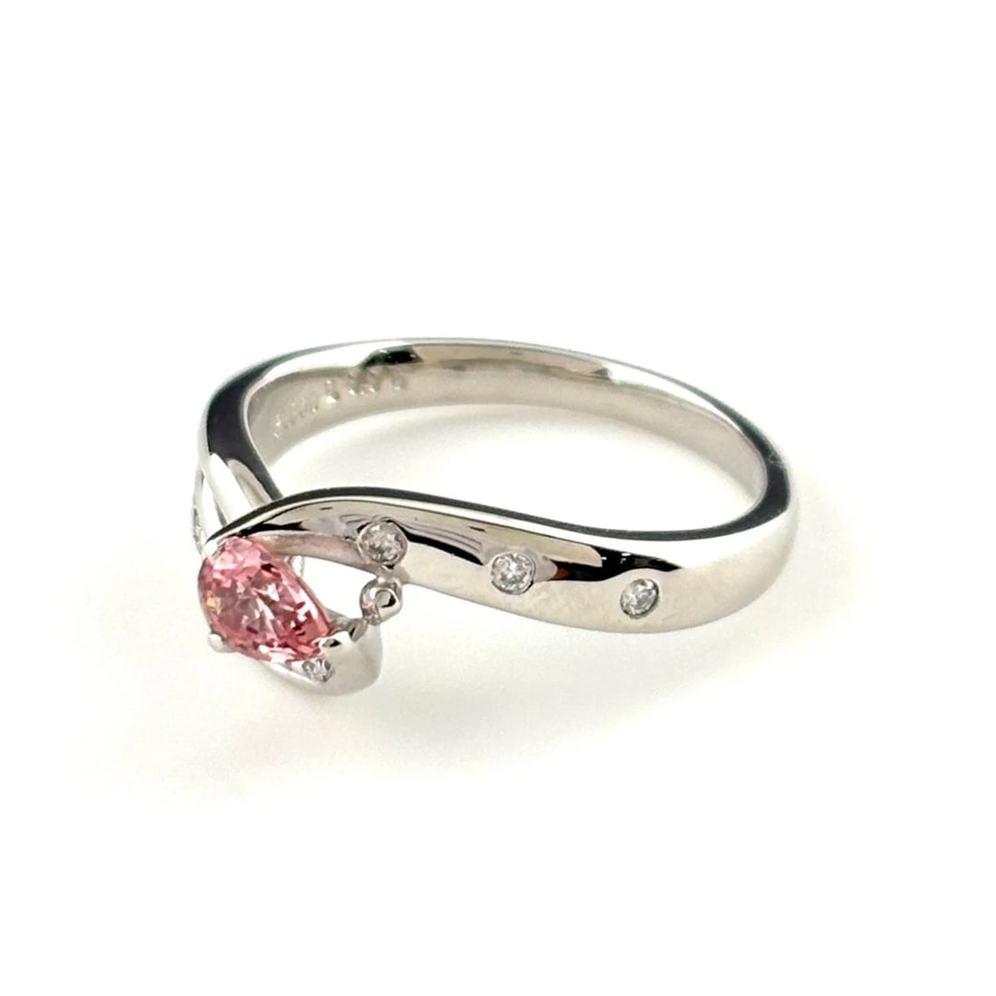 PADPARADSCHA SAPPHIRE DESIGN PLATINUM MELEE DIAMOND RING: padparadscha sapphire design Platinum melee diamond Ring Brand: Unbranded Type/Style: Ring Material: Pt900, Main Stone/Creation Natural Color: None Size: US 6 to 6.5 Accessories: None Acce
