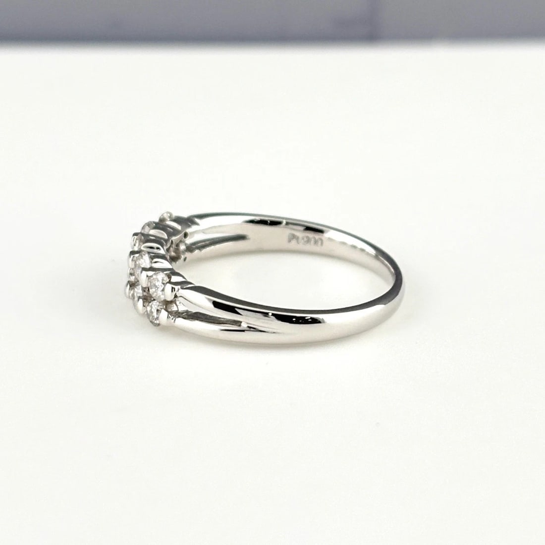 MELEE DIAMOND DESIGN PLATINUM RING - 4