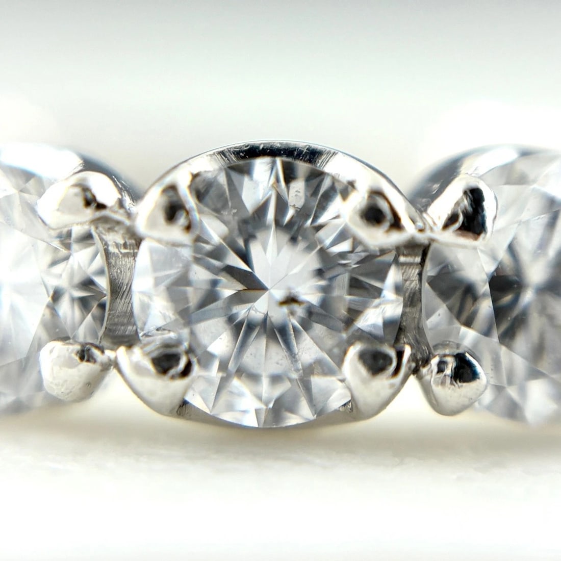 MELEE DIAMOND DESIGN PLATINUM RING - 2