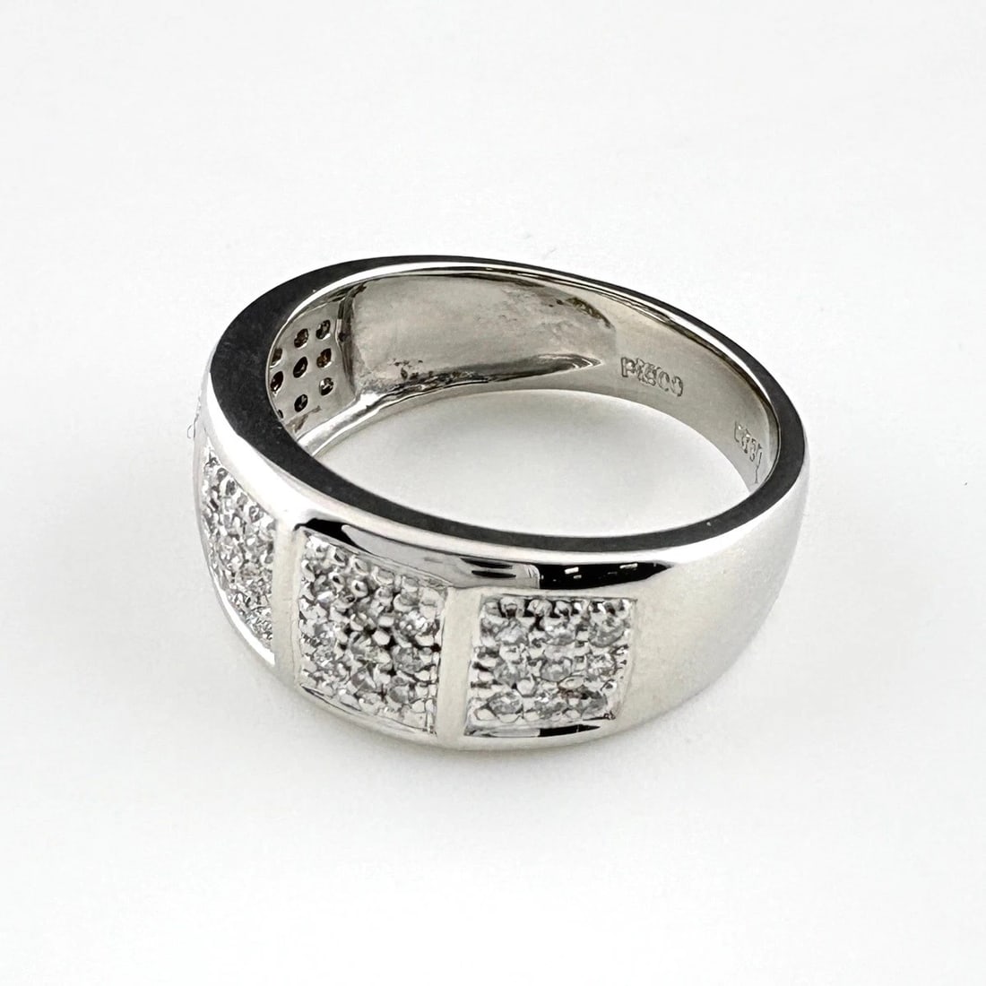 MELEE DIAMOND DESIGN PLATINUM RING: melee diamond design Platinum Ring Brand: Unbranded Type/Style: Ring Material: Pt900, Main Stone/Creation Natural Color: None Size: US 6.5 Accessories: None Accessories Notice: When purcha
