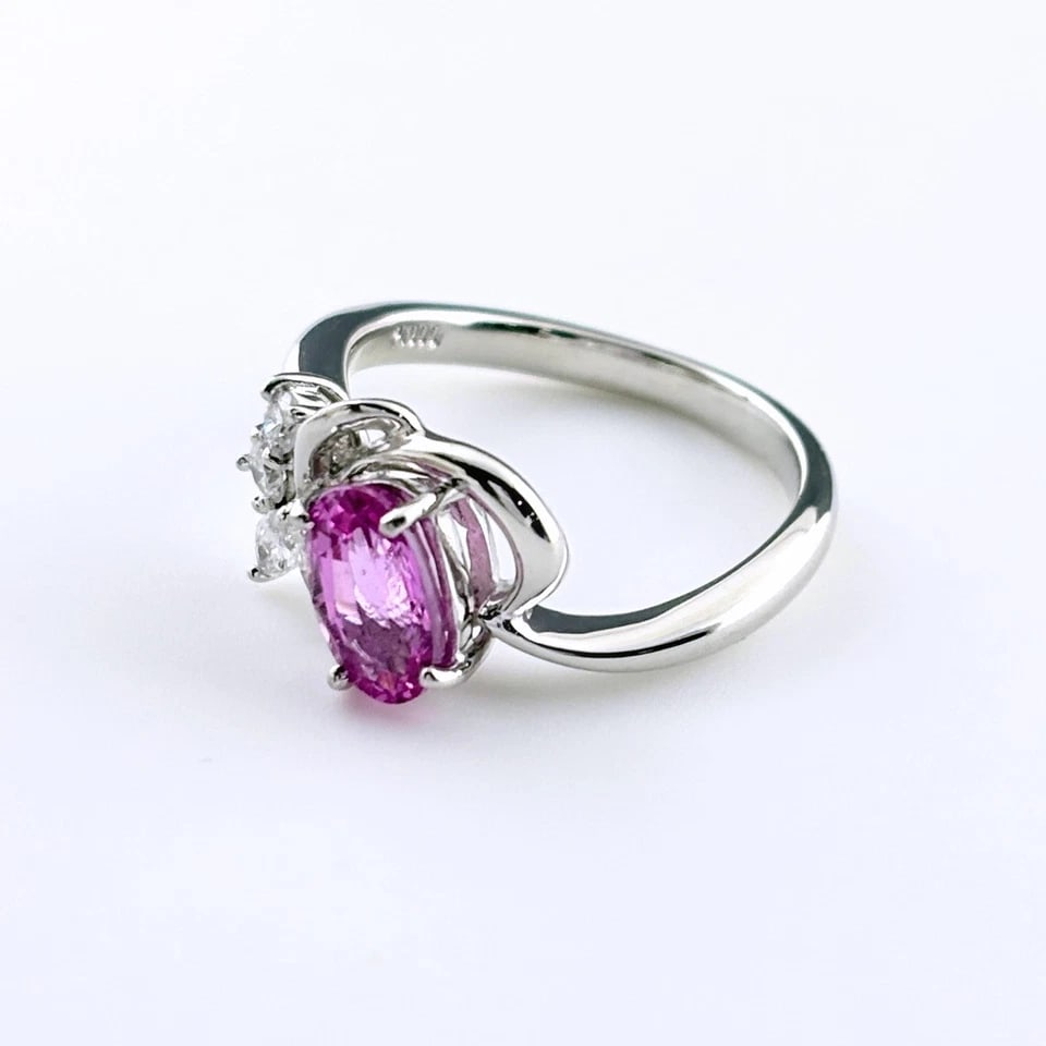 PINK SAPPHIRE DESIGN PLATINUM MELEE DIAMOND RING: pink sapphire design Platinum melee diamond Ring Brand: Unbranded Type/Style: Ring Material: Pt900, Main Stone/Creation Sapphire Diamond Color: None Size: US 5 to 5.5 Accessories: None Acc