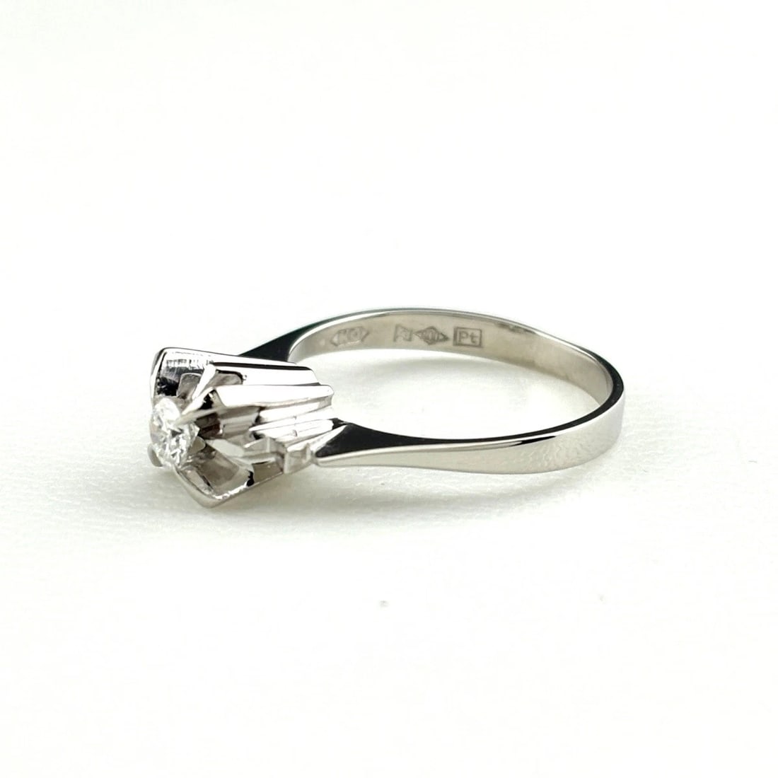 MELEE DIAMOND DESIGN PLATINUM RING: melee diamond design Platinum Ring Brand: Unbranded Type/Style: Ring Material: Pt900, Main Stone/Creation Natural Color: None Size: US 5.5 Accessories: None Accessories Notice: When purchasing