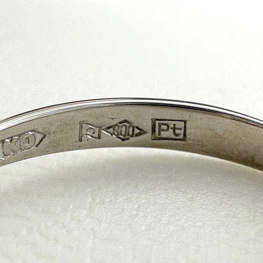 MELEE DIAMOND DESIGN PLATINUM RING - 2