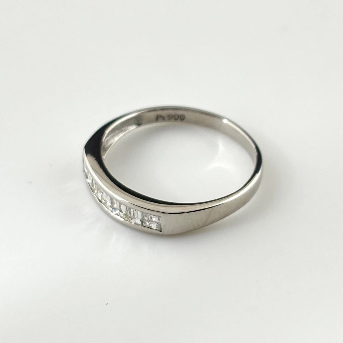 MELEE DIAMOND DESIGN PLATINUM RING: melee diamond design Platinum Ring Brand: Unbranded Type/Style: Ring Material: Pt900, Main Stone/Creation Natural Color: None Size: US 6.5 to 7 Accessories: None Accessories Notice: When p
