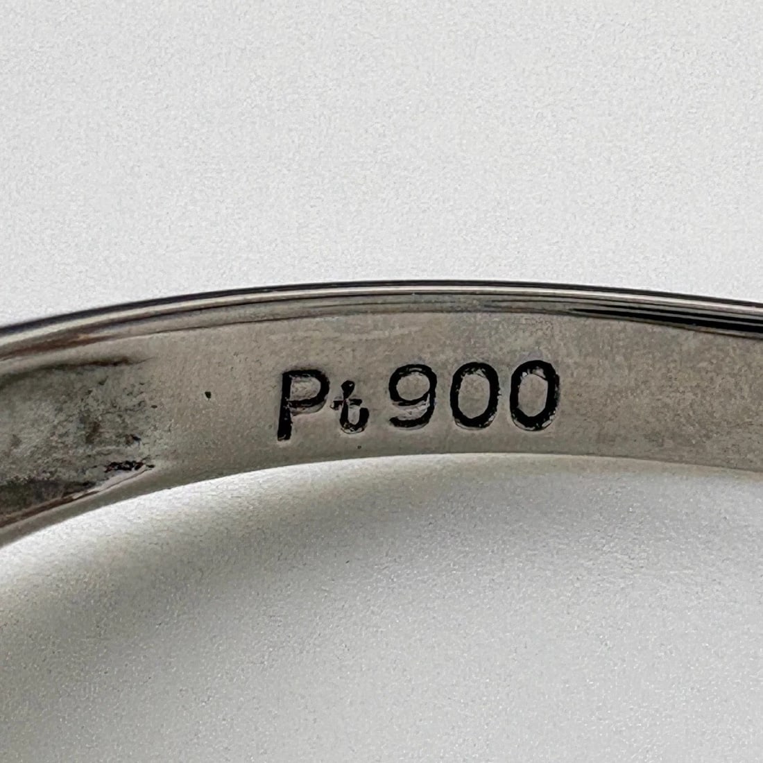 MELEE DIAMOND DESIGN PLATINUM RING - 2