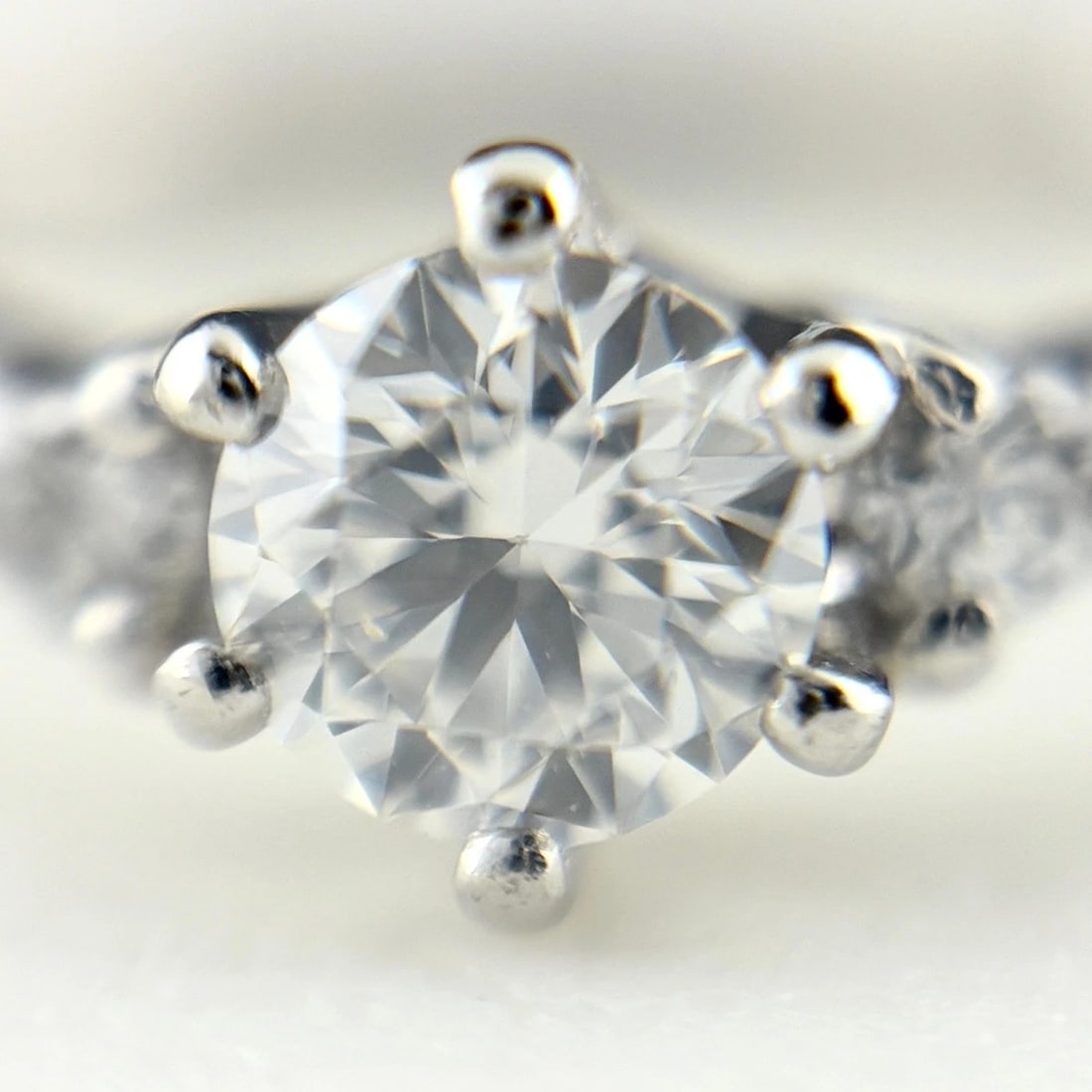 DESIGN PLATINUM MELEE DIAMOND RING - 2