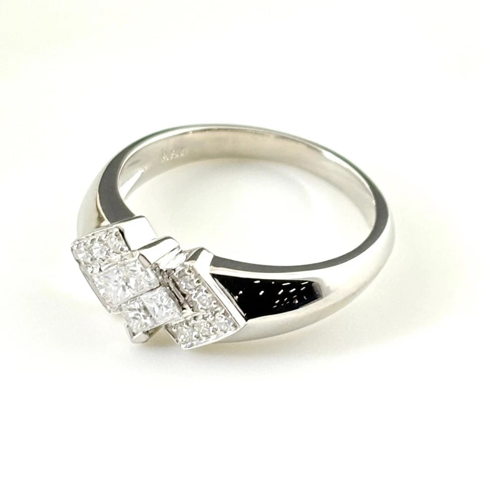 MELEE DIAMOND DESIGN PLATINUM RING: melee diamond design Platinum Ring Brand: Unbranded Type/Style: Ring Material: Pt900, Main Stone/Creation Natural Color: None Size: US 6.5 Accessories: None Accessories Notice: When purcha