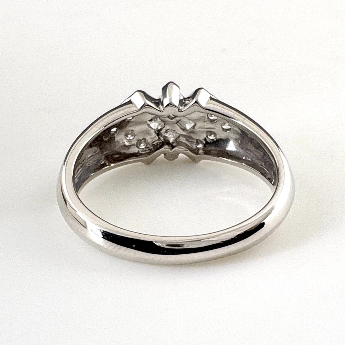 MELEE DIAMOND DESIGN PLATINUM RING - 5