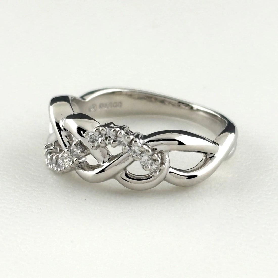 TASAKI MELEE DIAMOND PLATINUM RING: TASAKI melee diamond Platinum Ring Brand: TASAKI Type/Style: Ring Material: Platinum900, Main Stone/Creation Natural Color: None Size: US 5.5 to 6 Accessories: None Accessories Notice: Whe