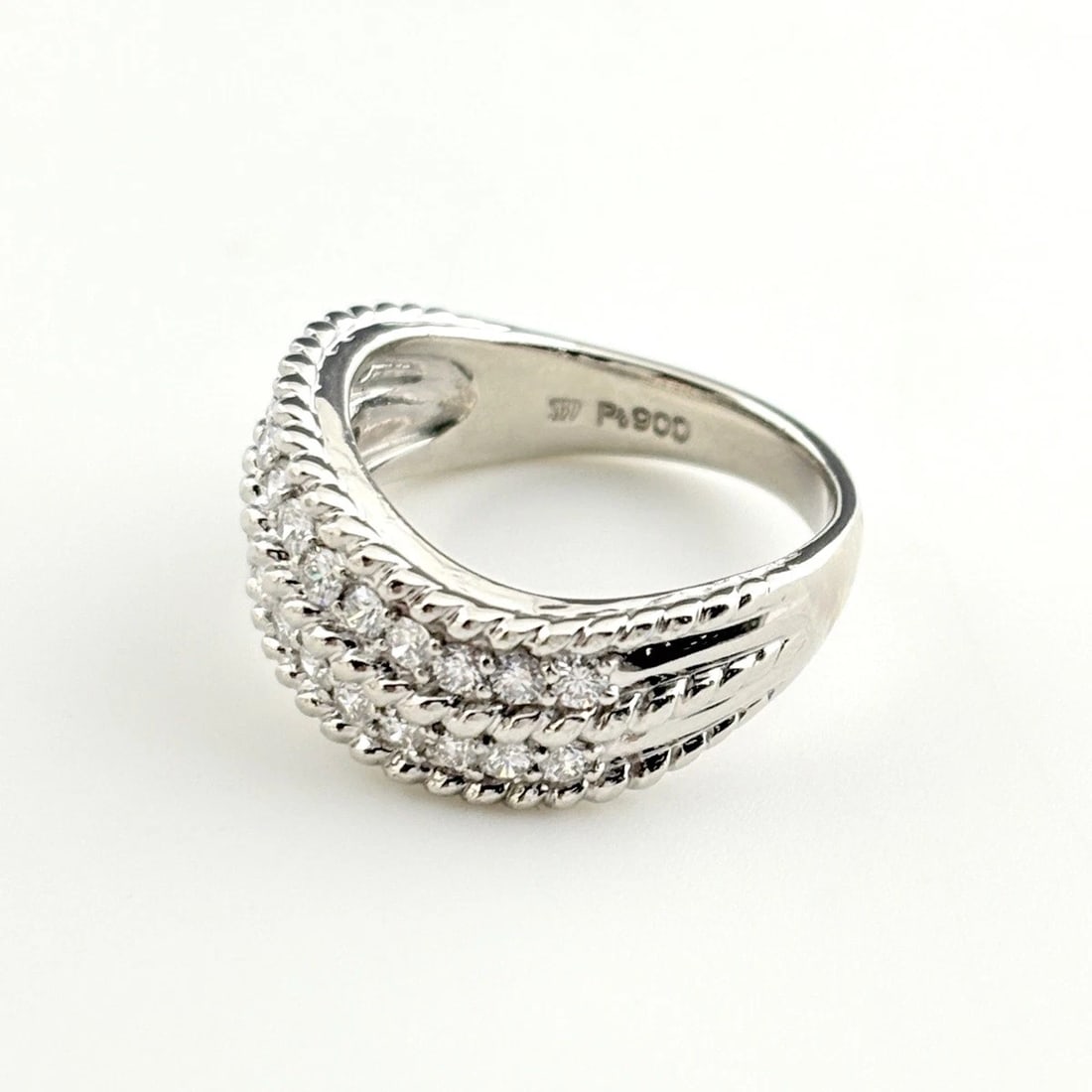 MELEE DIAMOND DESIGNPLATINUM RING: melee diamond designPlatinum Ring Brand: Unbranded Type/Style: Ring Material: Pt900, Main Stone/Creation Natural Color: None Size: US 6 Accessories: None Accessories Notice: When purchasin