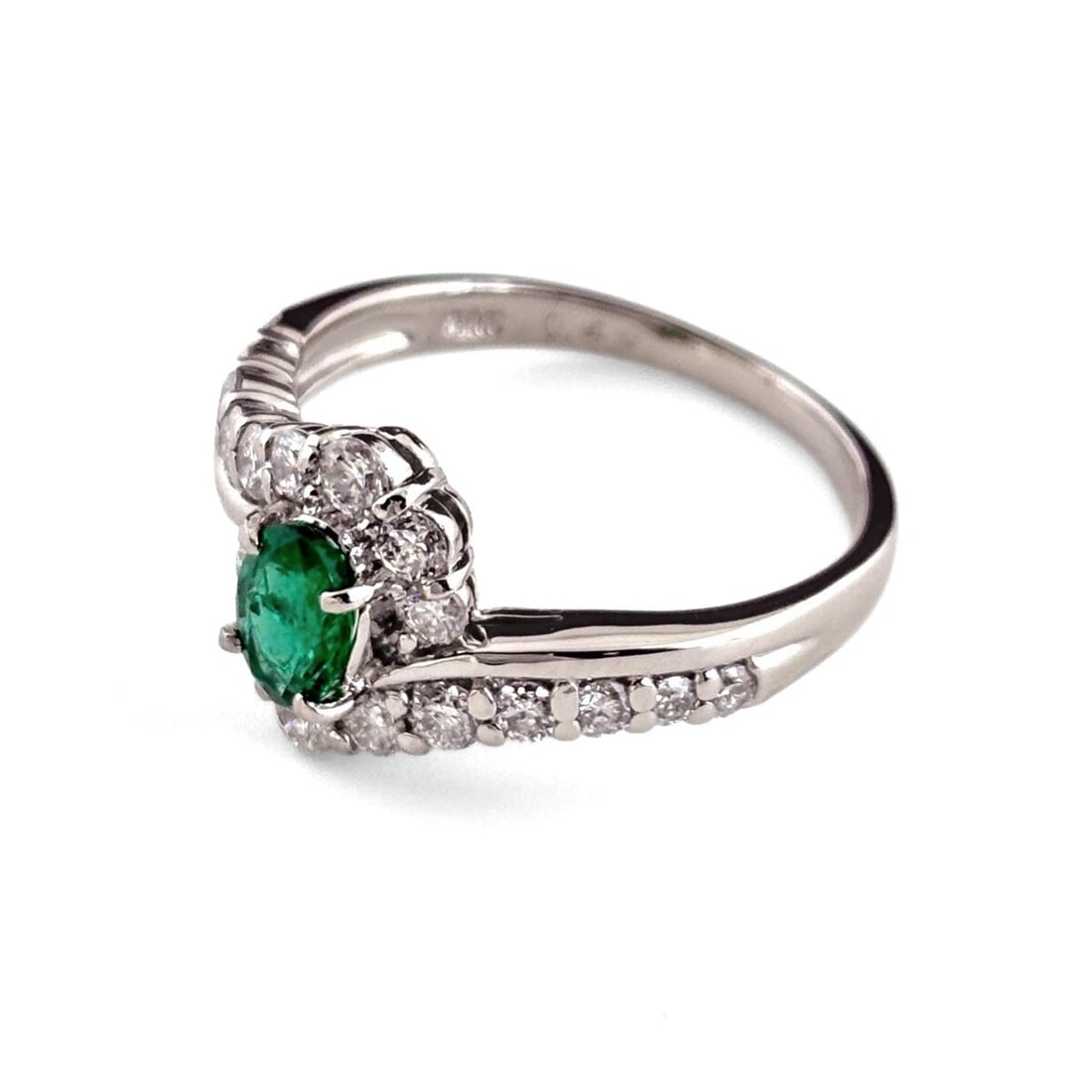 EMERALD DESIGN PLATINUM MELEE DIAMOND RING: emerald design Platinum melee diamond Ring Brand: Unbranded Type/Style: Ring Material: Pt900, Main Stone/Creation Emerald diamond Color: None Size: US 7.5 to 8 Accessories: None Accessories Notice: