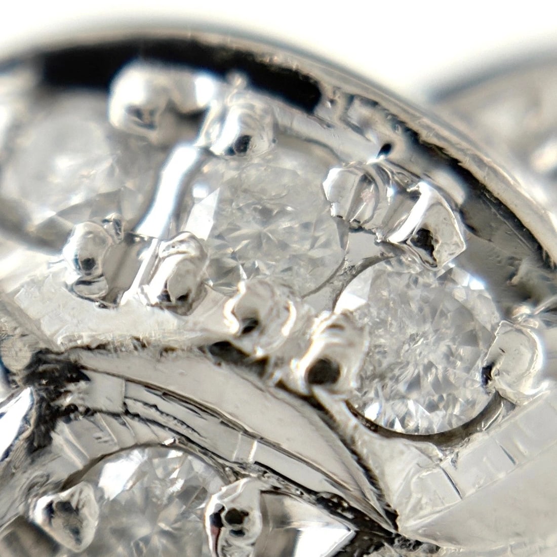 MELEE DIAMOND DESIGN PLATINUM RING - 2