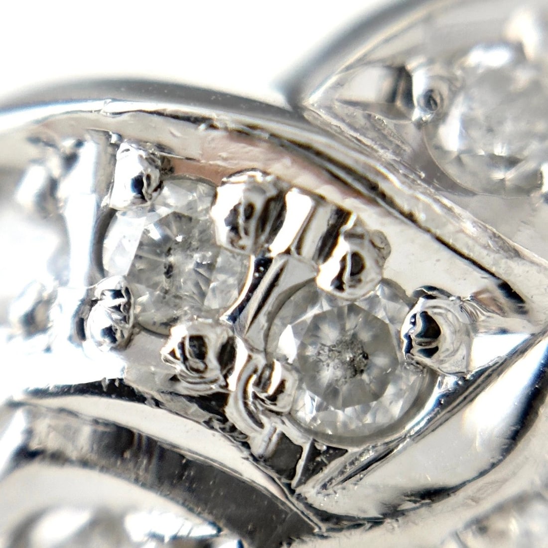 MELEE DIAMOND DESIGN PLATINUM RING - 3